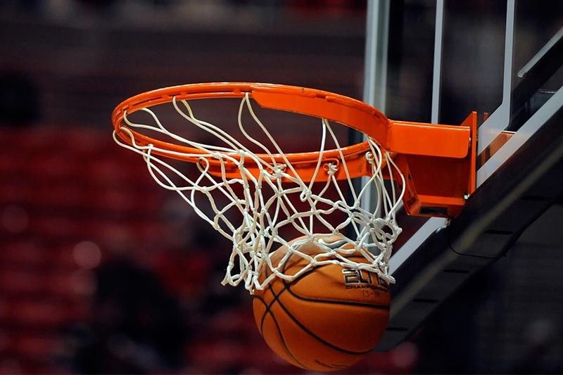 开元集团室内健身美女背部